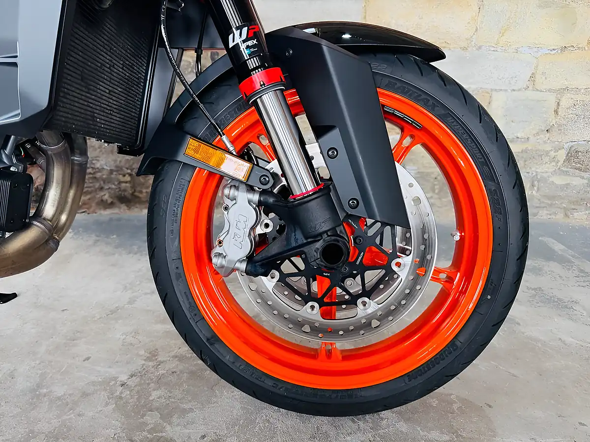 Used 2025 Ktm 990 Duke Orange - Interior and Exterior details 5
