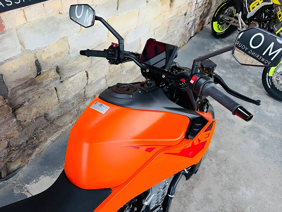 Used 2025 Ktm 990 Duke Orange - Interior and Exterior details 8