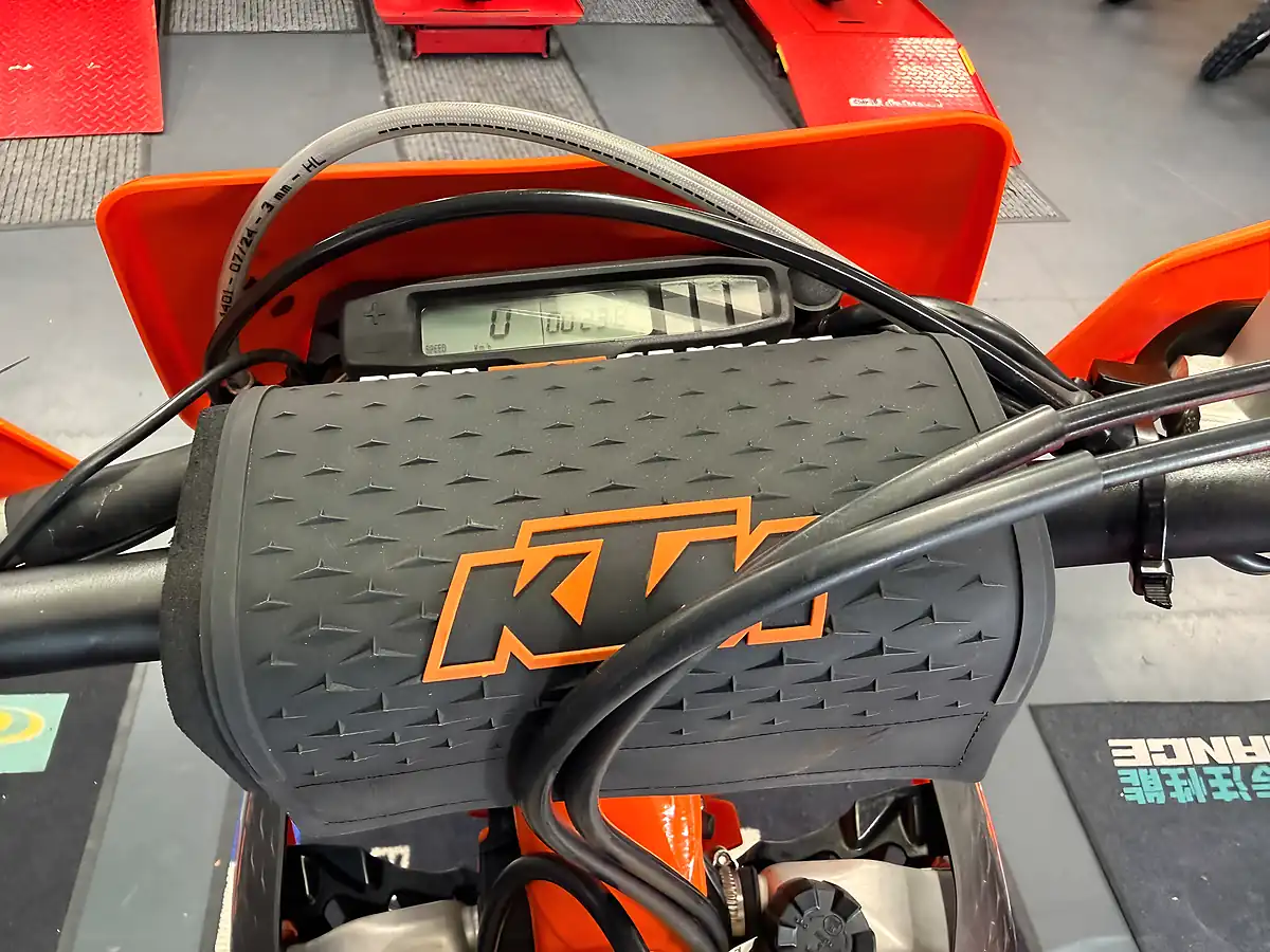 Used 2025 Ktm Exc-F Champion Edition Orange - Interior and Exterior details 14