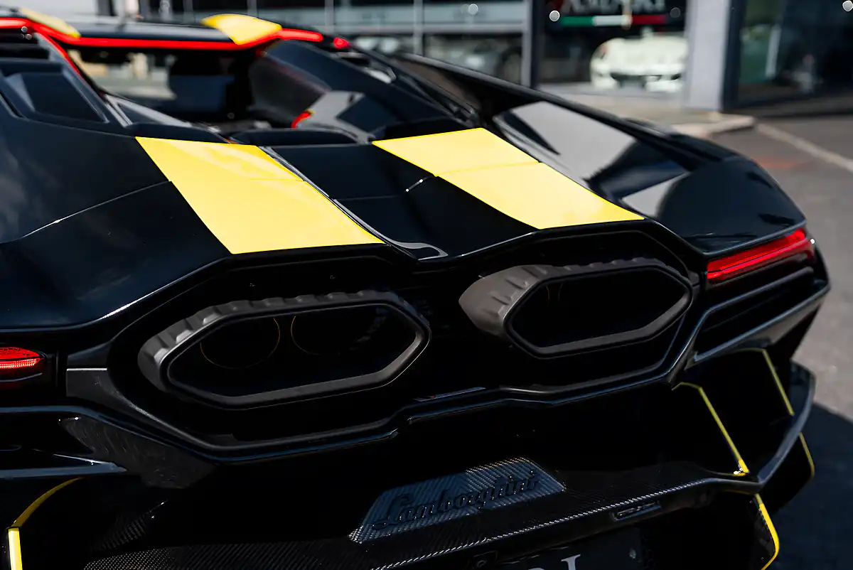 Used 2025 Lamborghini Revuelto S-a Nero Helene - Interior and Exterior details 16