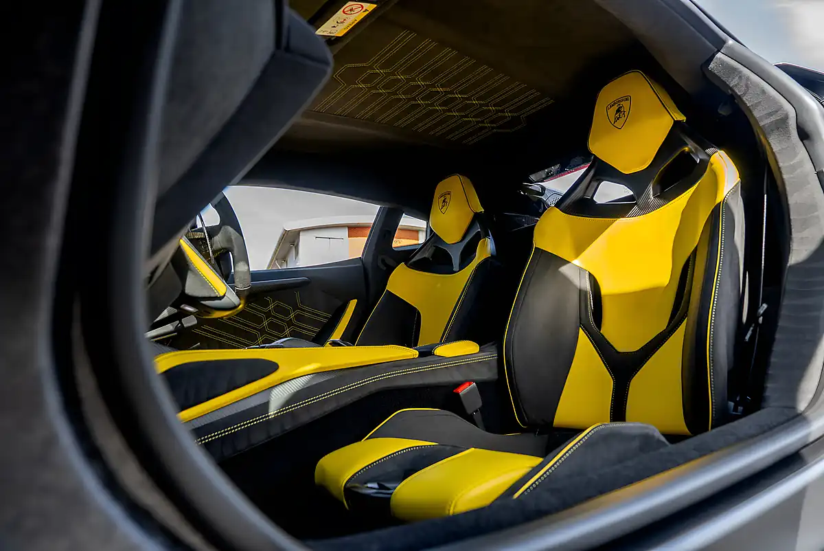 Used 2025 Lamborghini Revuelto Sportiva Ad Personam Grigio Keres - Interior and Exterior details 11