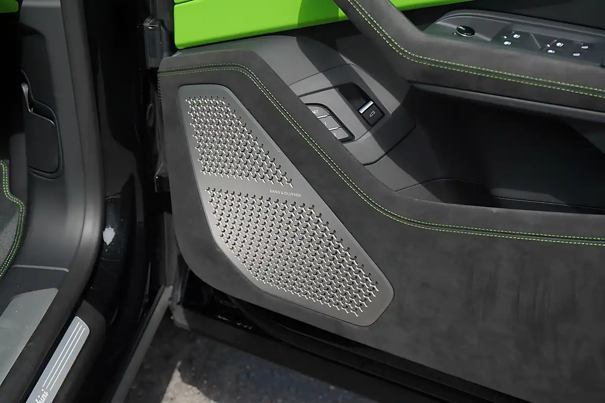 Used 2025 Lamborghini Urus S Black - Interior and Exterior details 12