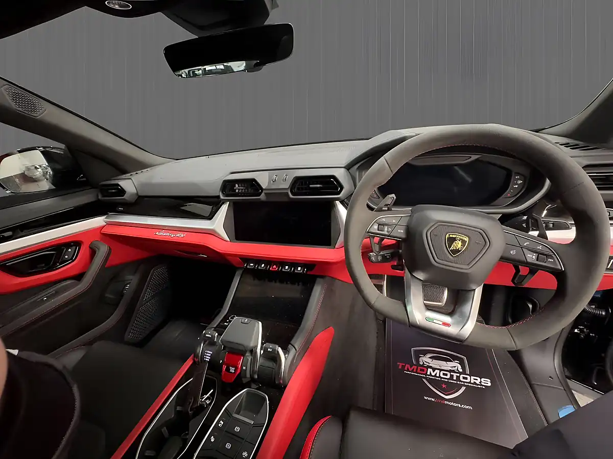 Used 2025 Lamborghini Urus Se Black - Interior and Exterior details 7