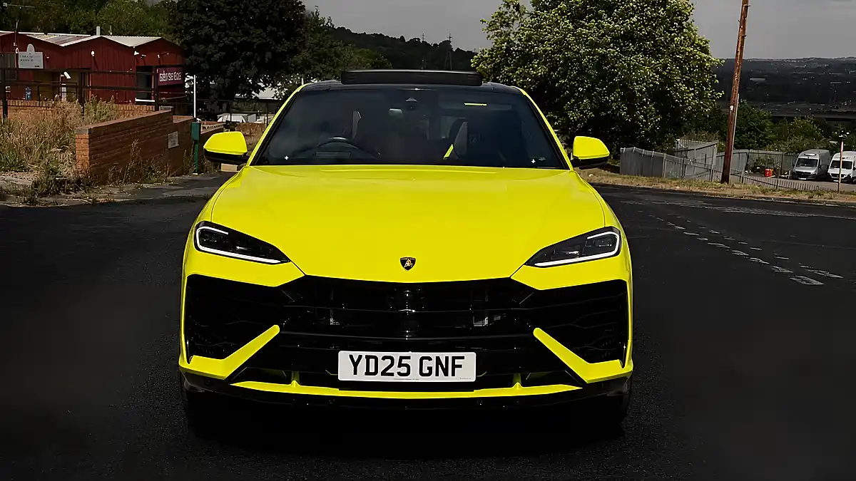 Used 2025 Lamborghini Urus Se Green - Interior and Exterior details 2
