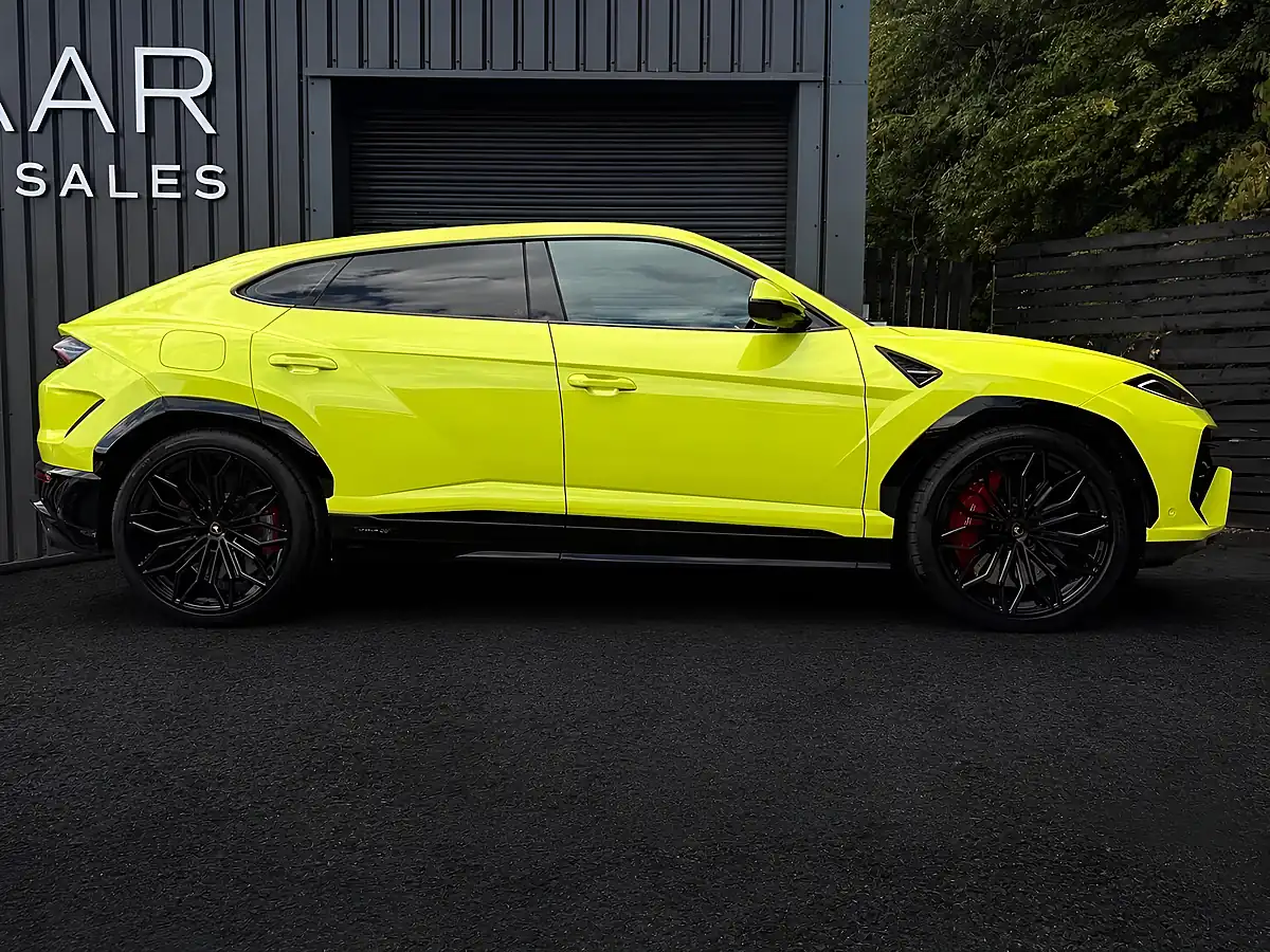 Used 2025 Lamborghini Urus Se Green - Interior and Exterior details 3