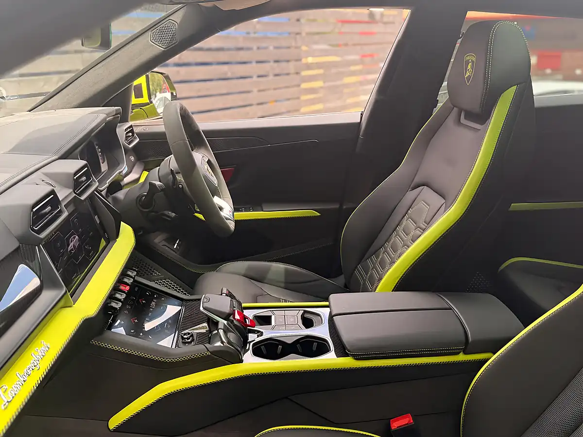 Used 2025 Lamborghini Urus Se Green - Interior and Exterior details 6