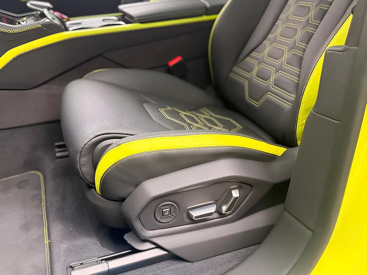 Used 2025 Lamborghini Urus Se Green - Interior and Exterior details 7