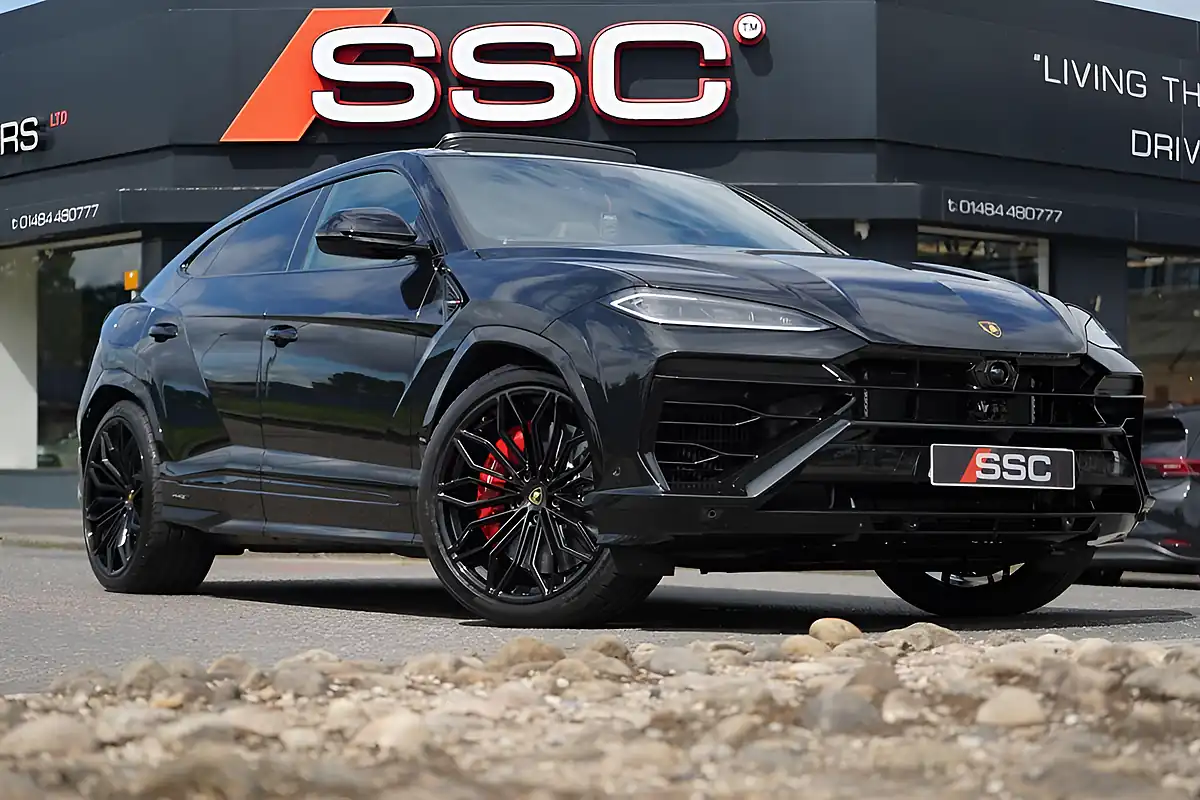 Used 2025 Lamborghini Urus Se Nero Helene (black) - Front View