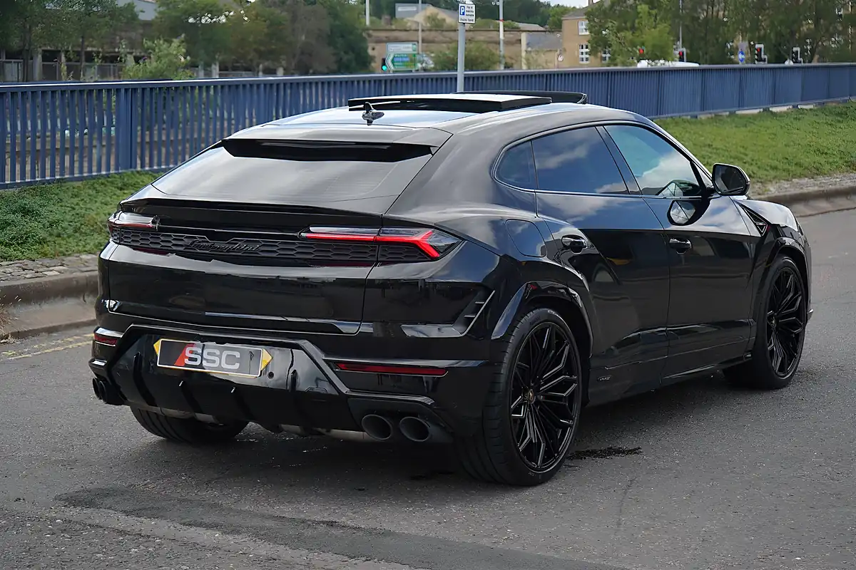 Used 2025 Lamborghini Urus Se Nero Helene (black) - Interior and Exterior details 10