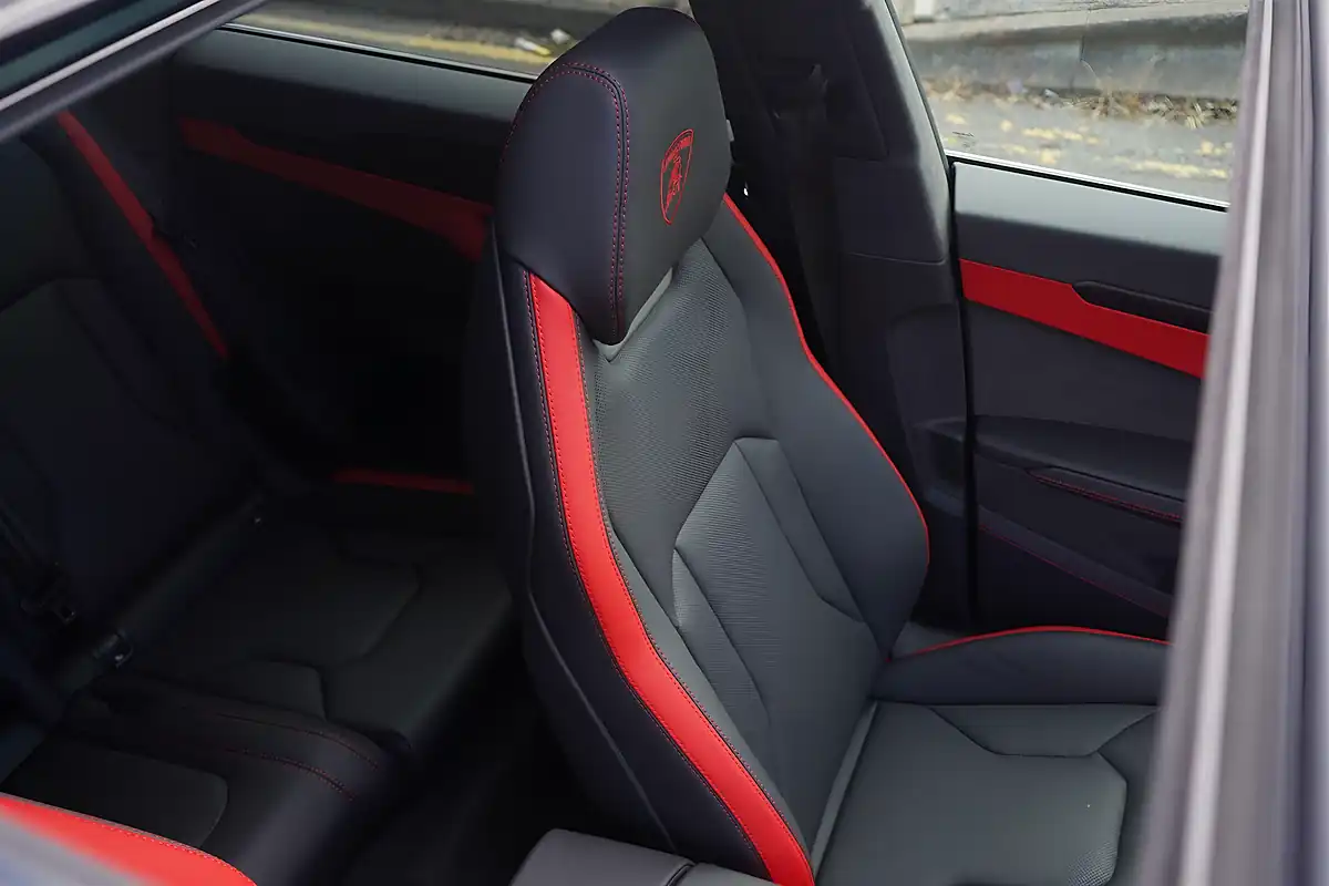 Used 2025 Lamborghini Urus Se Nero Helene (black) - Interior and Exterior details 18