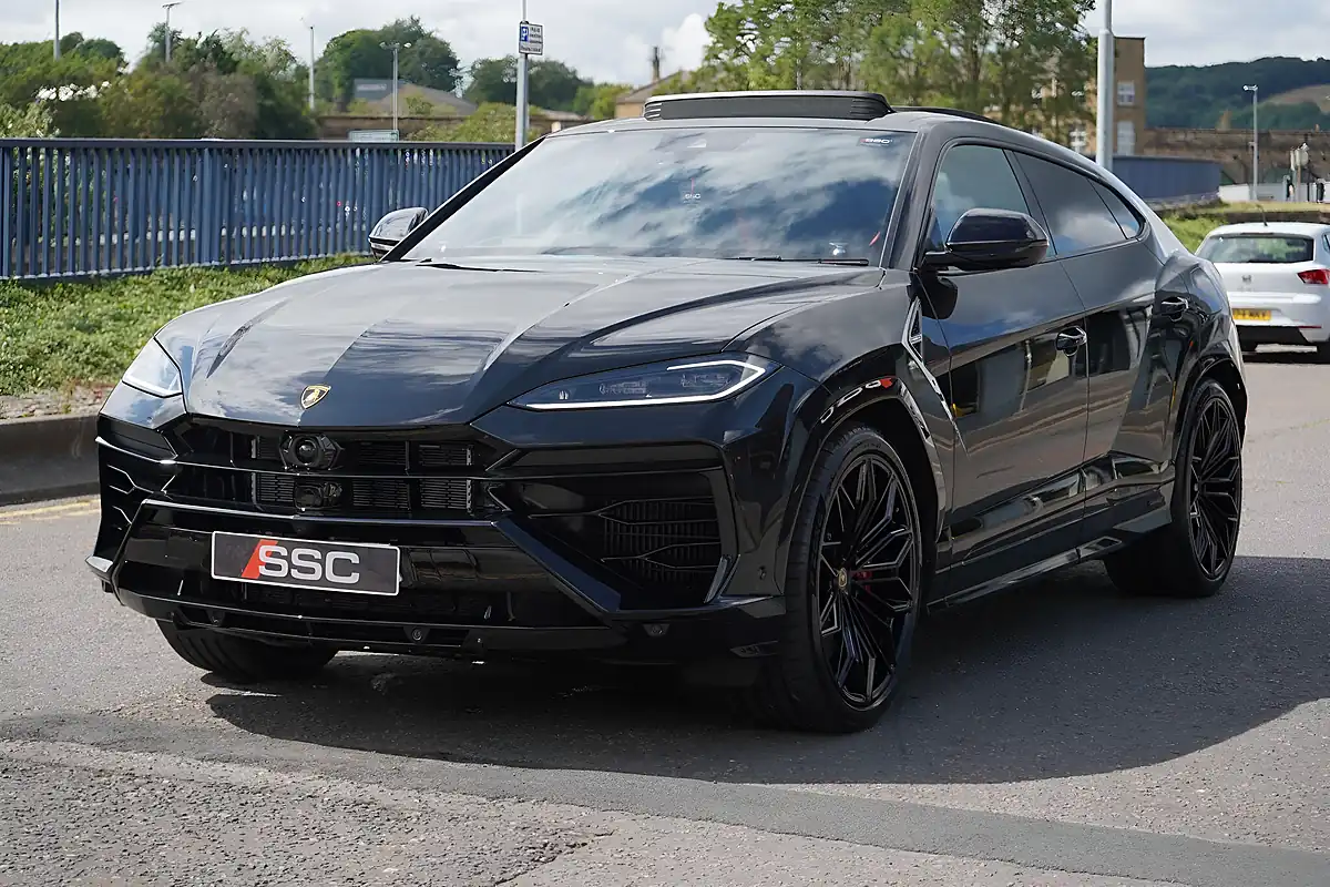 Used 2025 Lamborghini Urus Se Nero Helene (black) - Interior and Exterior details 6