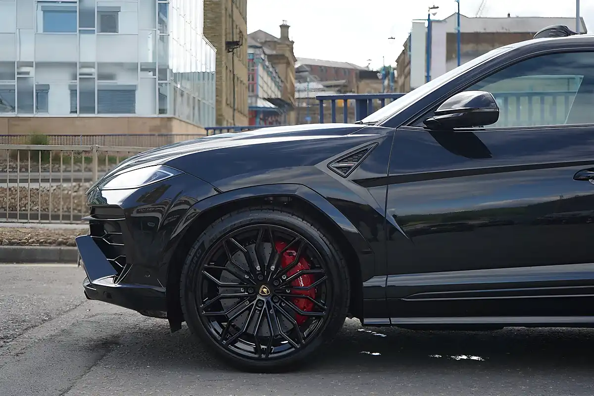 Used 2025 Lamborghini Urus Se Nero Helene (black) - Interior and Exterior details 8
