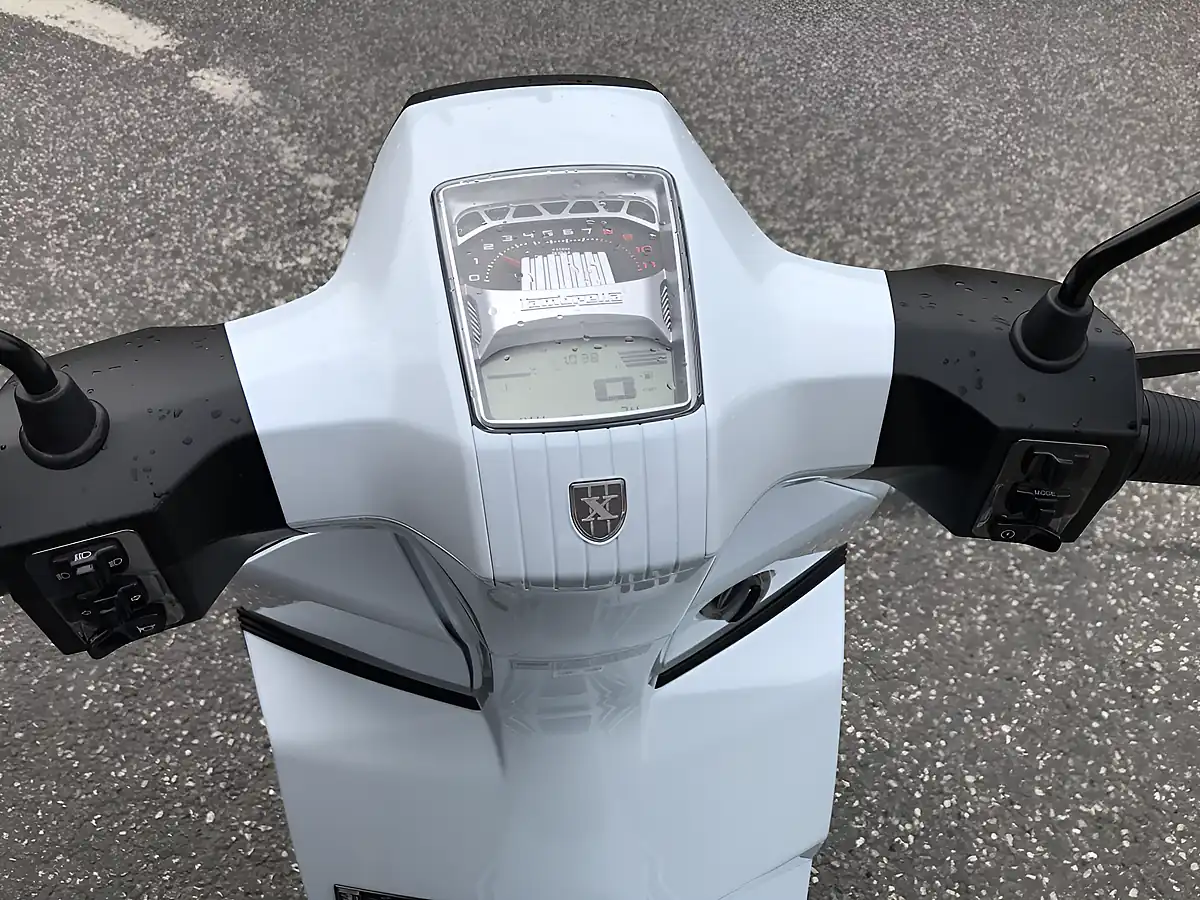 Used 2025 Lambretta X 125 White - Interior and Exterior details 10