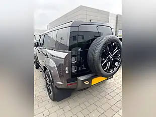Used 2025 Land Rover Defender 110 Octa Charente Grey Premium Metallic - Interior and Exterior details 4