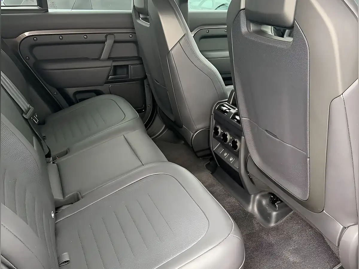 Used 2025 Land Rover Defender 110 Octa Charente Grey Premium Metallic - Interior and Exterior details 8