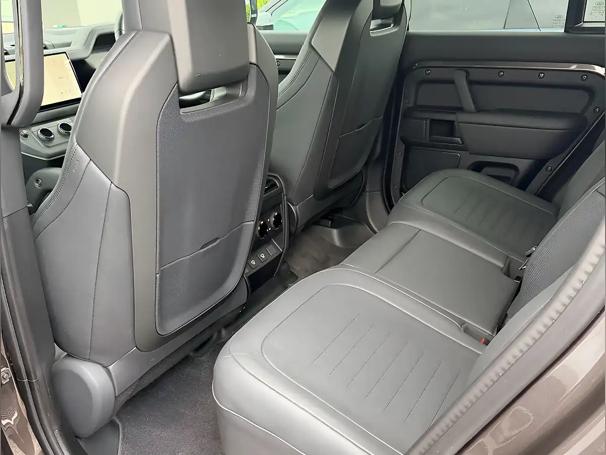 Used 2025 Land Rover Defender 110 Octa Charente Grey Premium Metallic - Interior and Exterior details 9