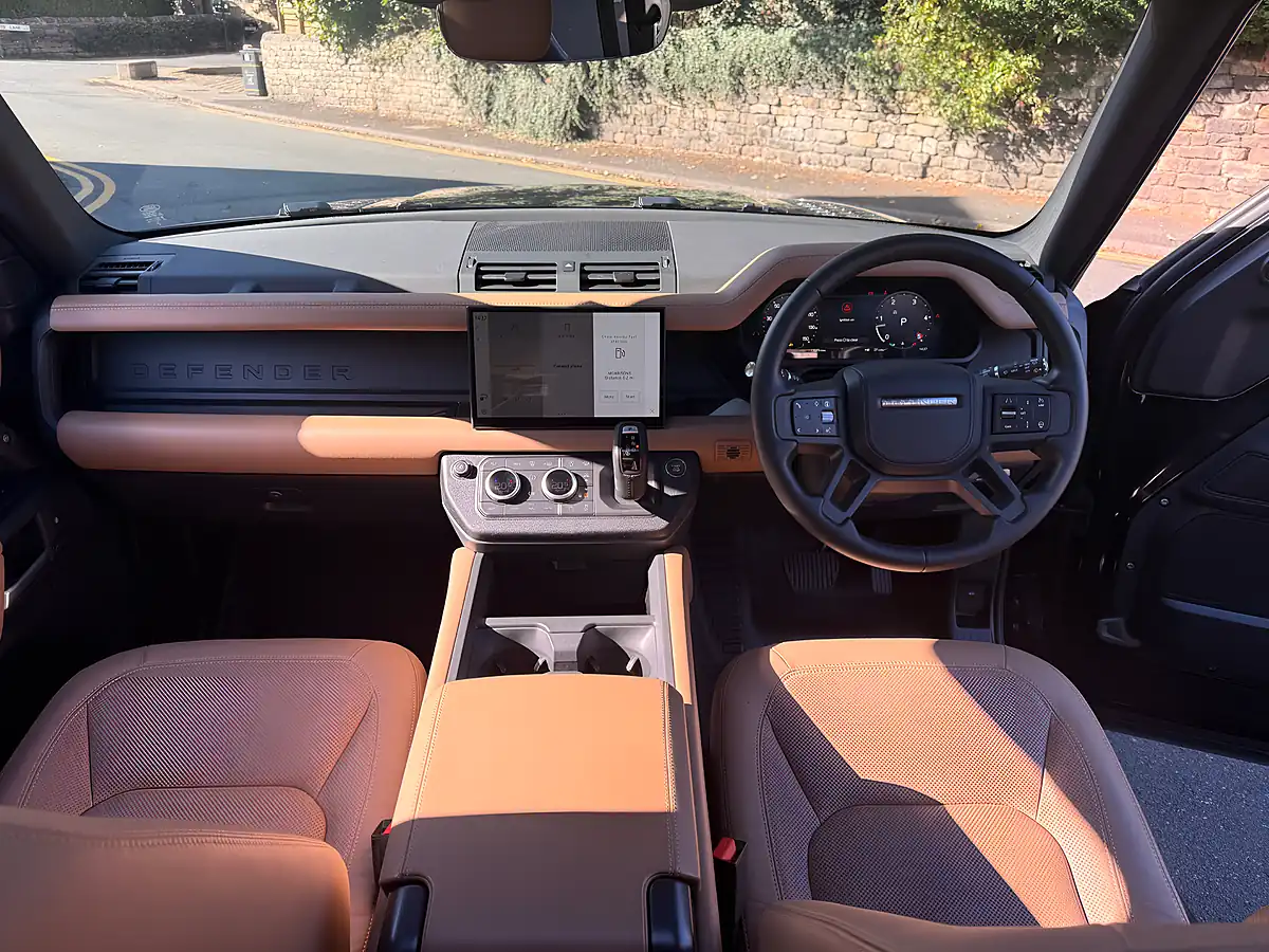 Used 2025 Land Rover Defender 110 X-Dynamic Hse Santorini Black - Interior and Exterior details 14