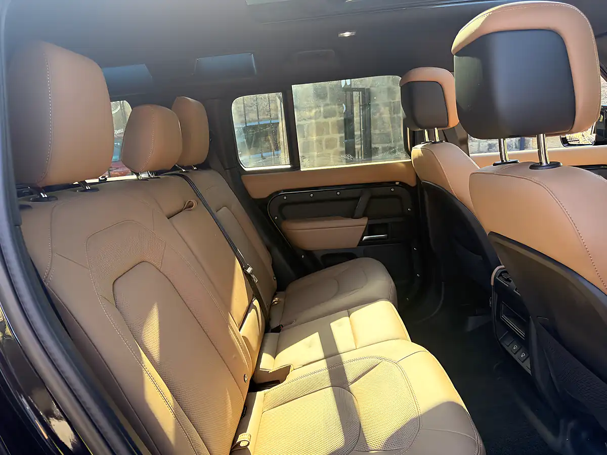 Used 2025 Land Rover Defender 110 X-Dynamic Hse Santorini Black - Interior and Exterior details 15