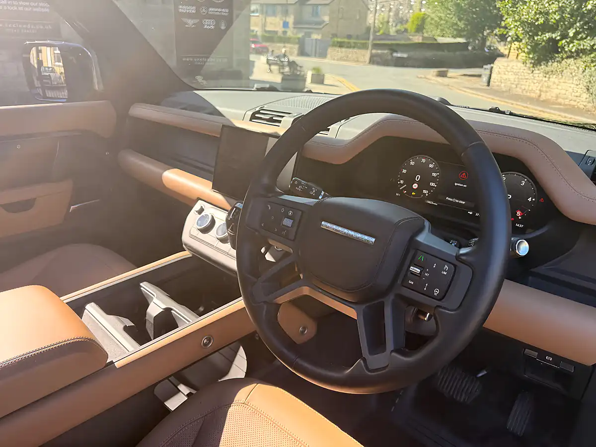 Used 2025 Land Rover Defender 110 X-Dynamic Hse Santorini Black - Interior and Exterior details 16