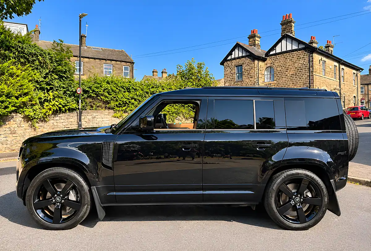 Used 2025 Land Rover Defender 110 X-Dynamic Hse Santorini Black - Interior and Exterior details 5