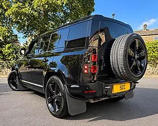 Used 2025 Land Rover Defender 110 X-Dynamic Hse Santorini Black - Interior and Exterior details 6