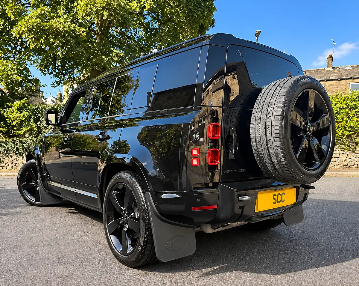 Used 2025 Land Rover Defender 110 X-Dynamic Hse Santorini Black - Interior and Exterior details 6