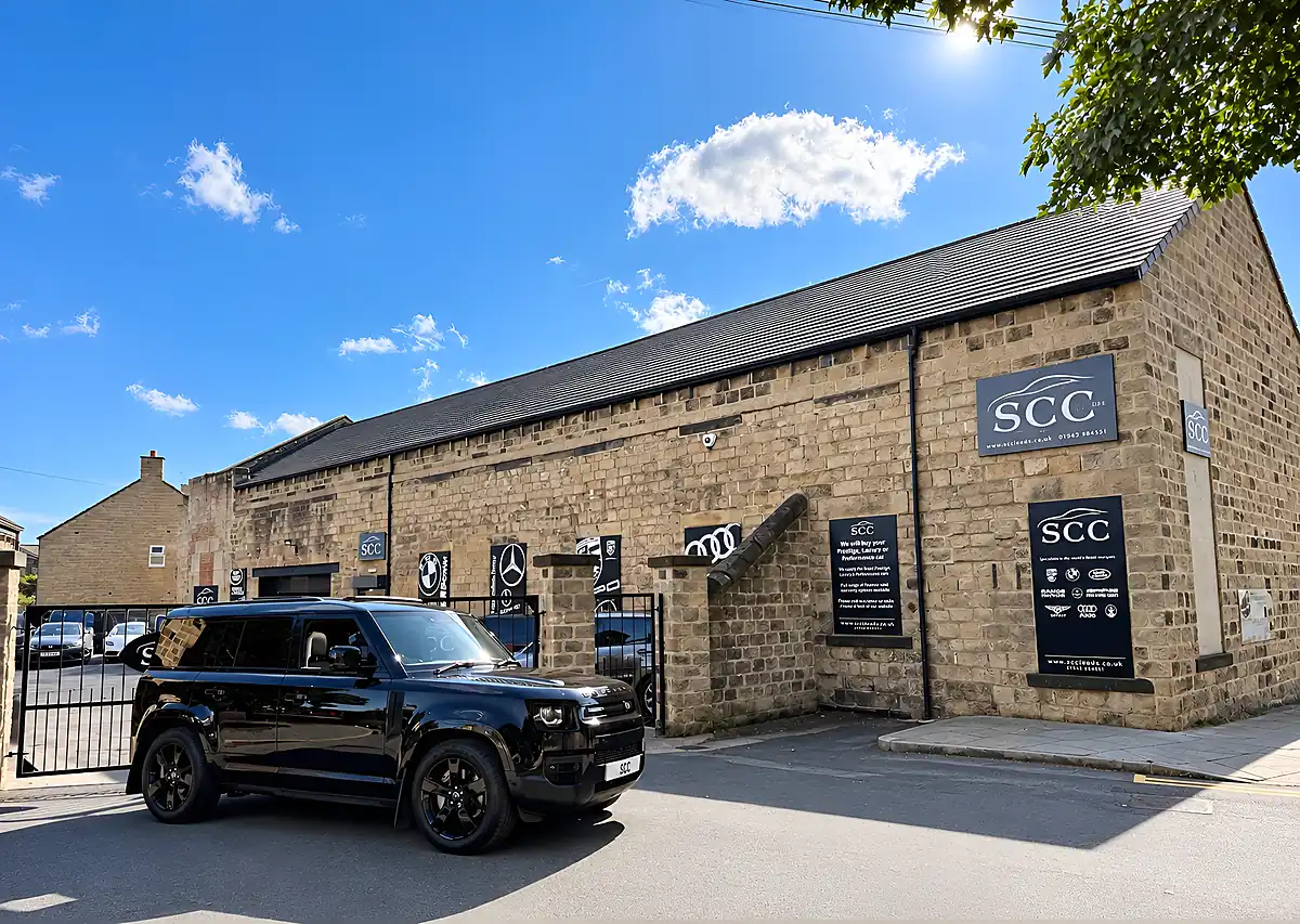 Used 2025 Land Rover Defender 110 X-Dynamic Hse Santorini Black - Interior and Exterior details 9