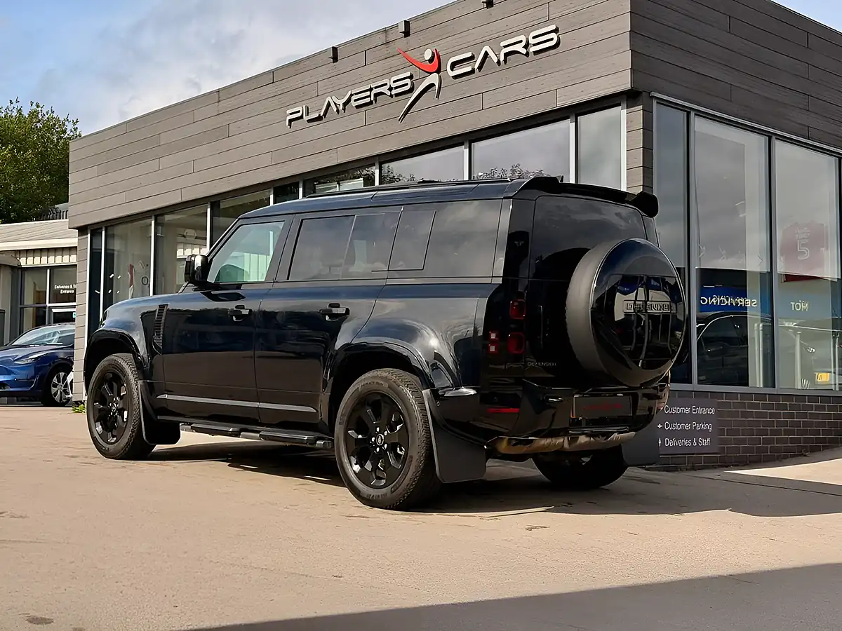 Used 2025 Land Rover Defender 110 X-Dynamic Se Black - Interior and Exterior details 17