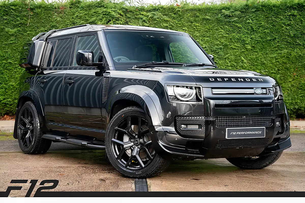 Used 2025 Land Rover Defender 110 X-Dynamic Se Black - Front View