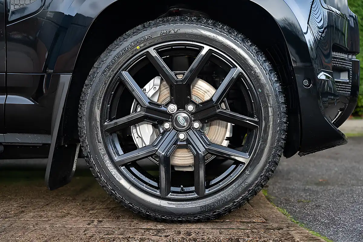 Used 2025 Land Rover Defender 110 X-Dynamic Se Black - Interior and Exterior details 13