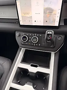 Used 2025 Land Rover Defender 110 X-Dynamic Se Black - Interior and Exterior details 13