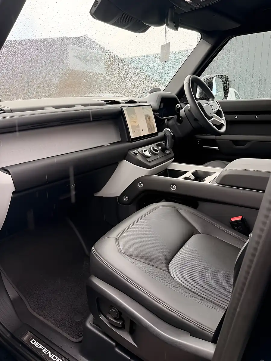 Used 2025 Land Rover Defender 110 X-Dynamic Se Black - Interior and Exterior details 18