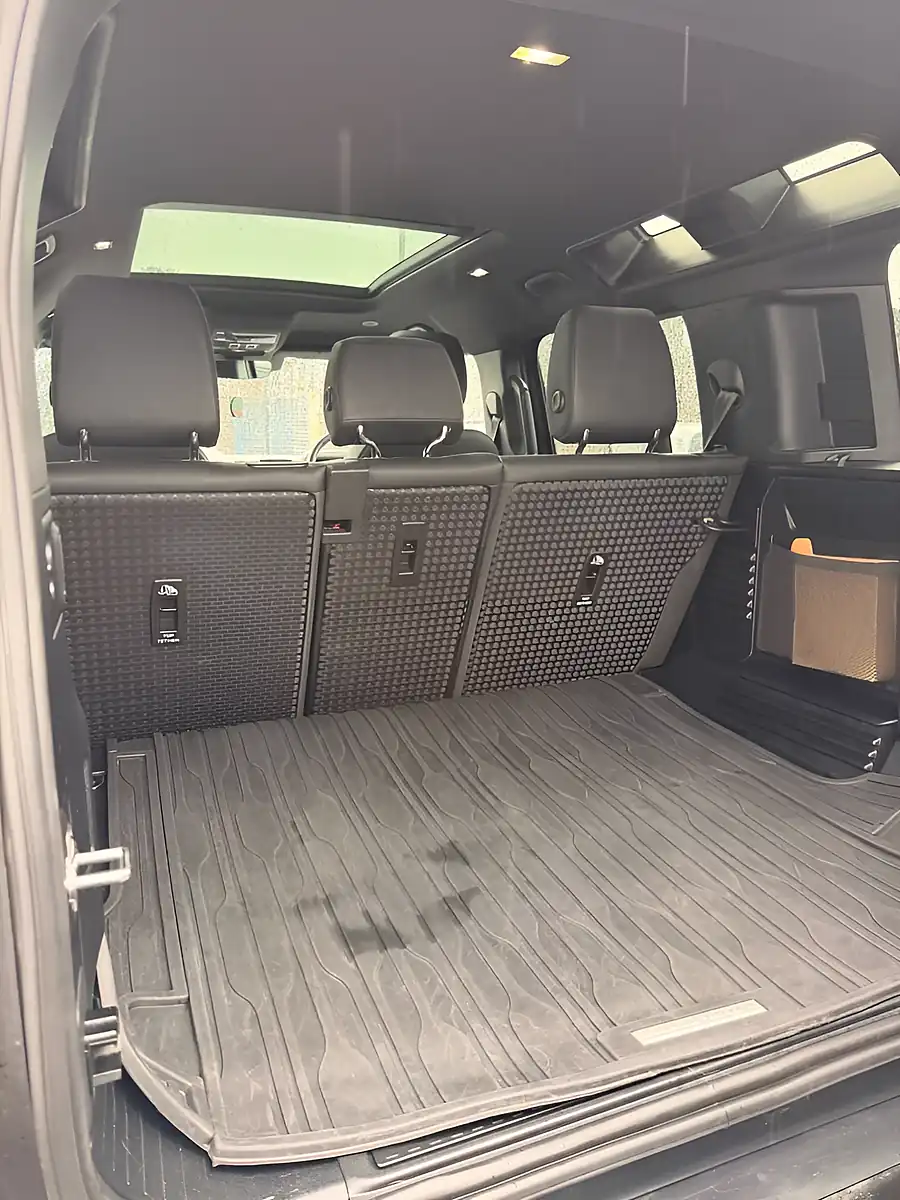 Used 2025 Land Rover Defender 110 X-Dynamic Se Black - Interior and Exterior details 19