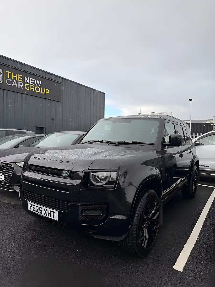 Used 2025 Land Rover Defender 110 X-Dynamic Se Black - Interior and Exterior details 3
