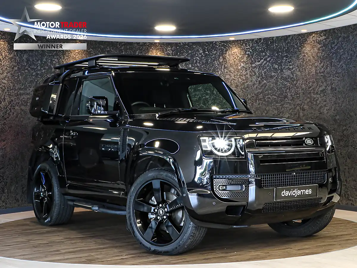 Used 2025 Land Rover Defender 90 X-Dynamic Hse Black - Front View