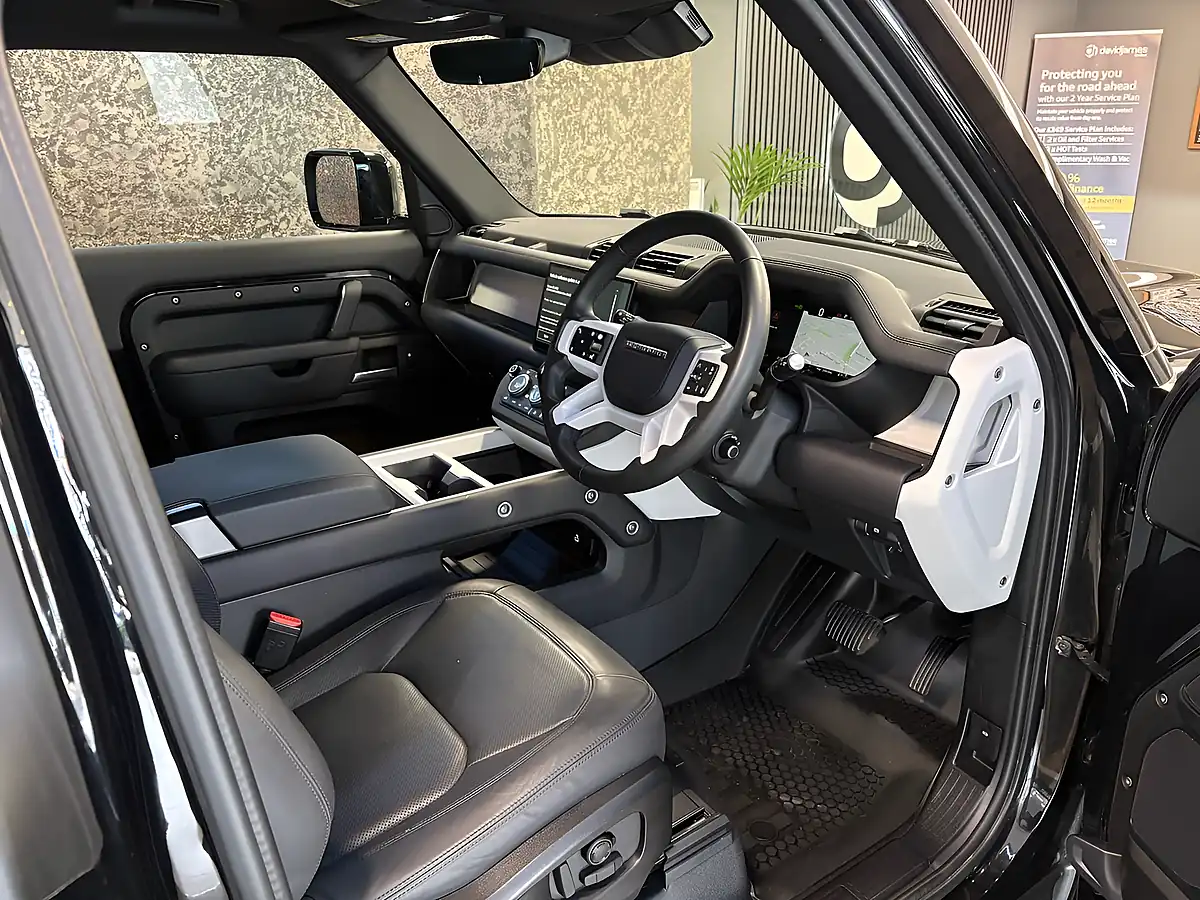 Used 2025 Land Rover Defender 90 X-Dynamic Hse Black - Interior and Exterior details 11