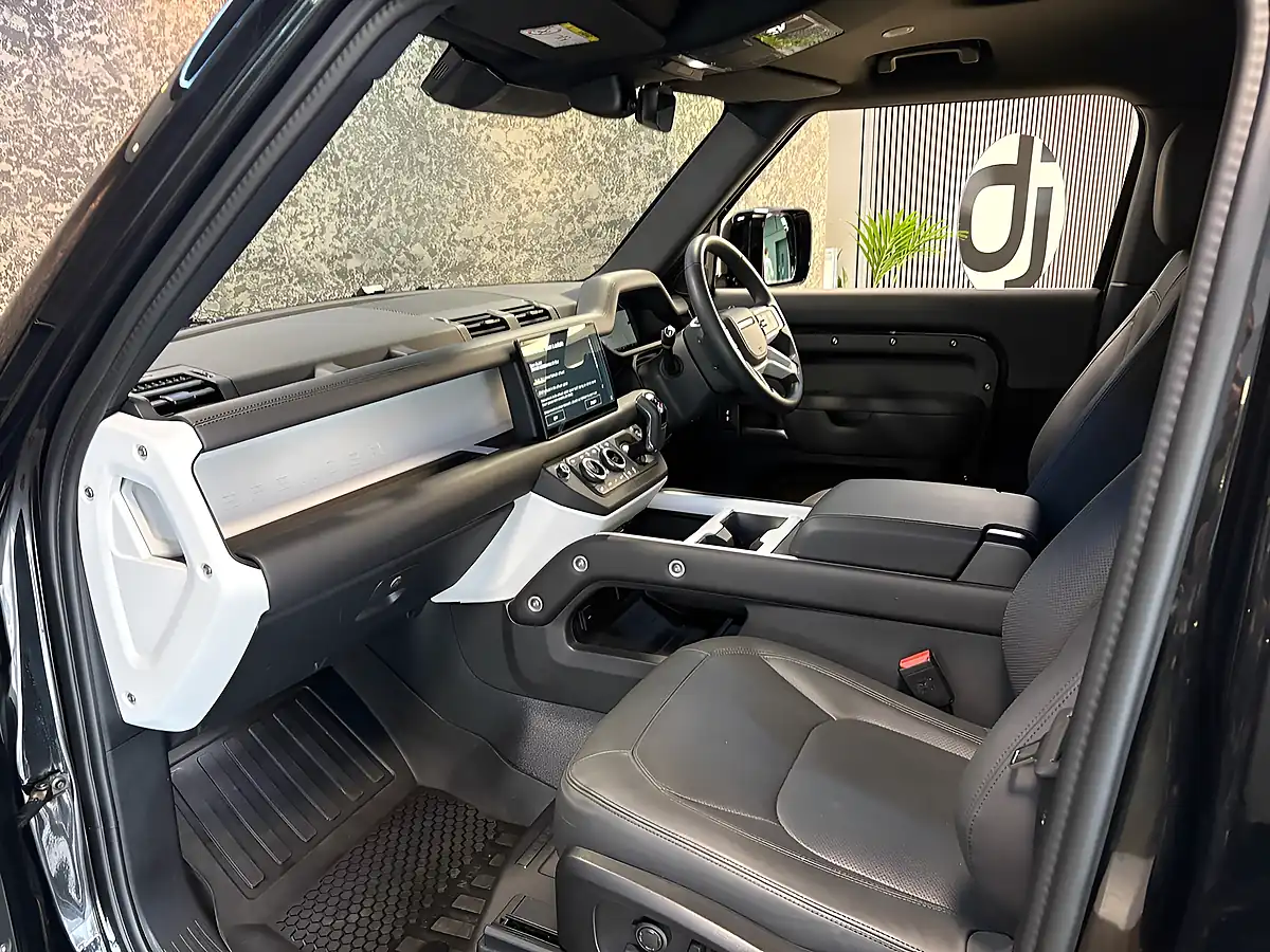 Used 2025 Land Rover Defender 90 X-Dynamic Hse Black - Interior and Exterior details 12