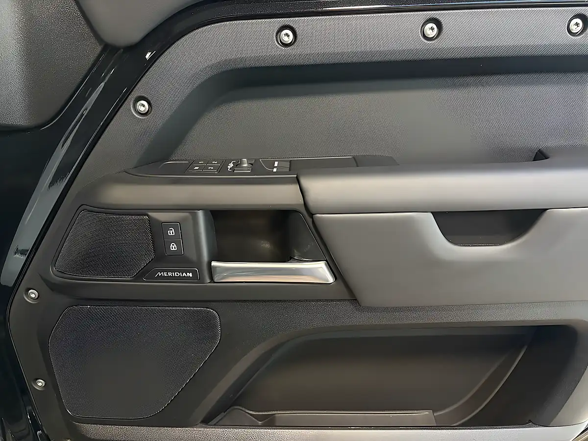 Used 2025 Land Rover Defender 90 X-Dynamic Hse Black - Interior and Exterior details 16