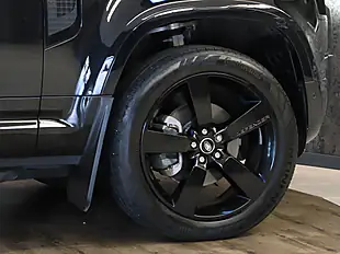 Used 2025 Land Rover Defender 90 X-Dynamic Hse Black - Interior and Exterior details 19