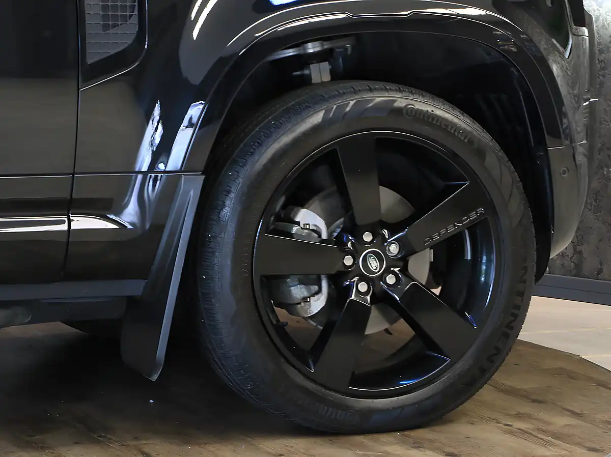 Used 2025 Land Rover Defender 90 X-Dynamic Hse Black - Interior and Exterior details 19