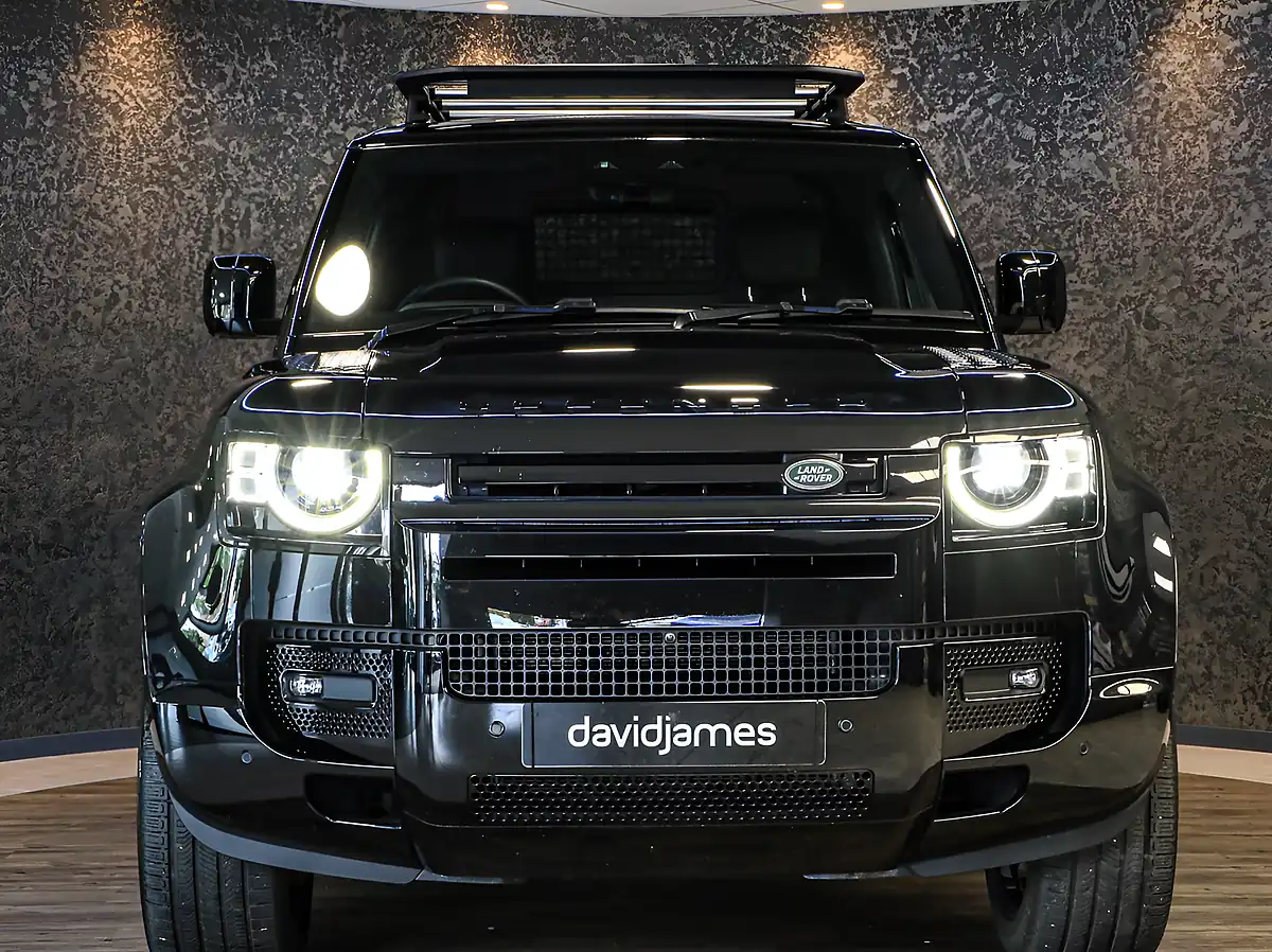 Used 2025 Land Rover Defender 90 X-Dynamic Hse Black - Interior and Exterior details 3