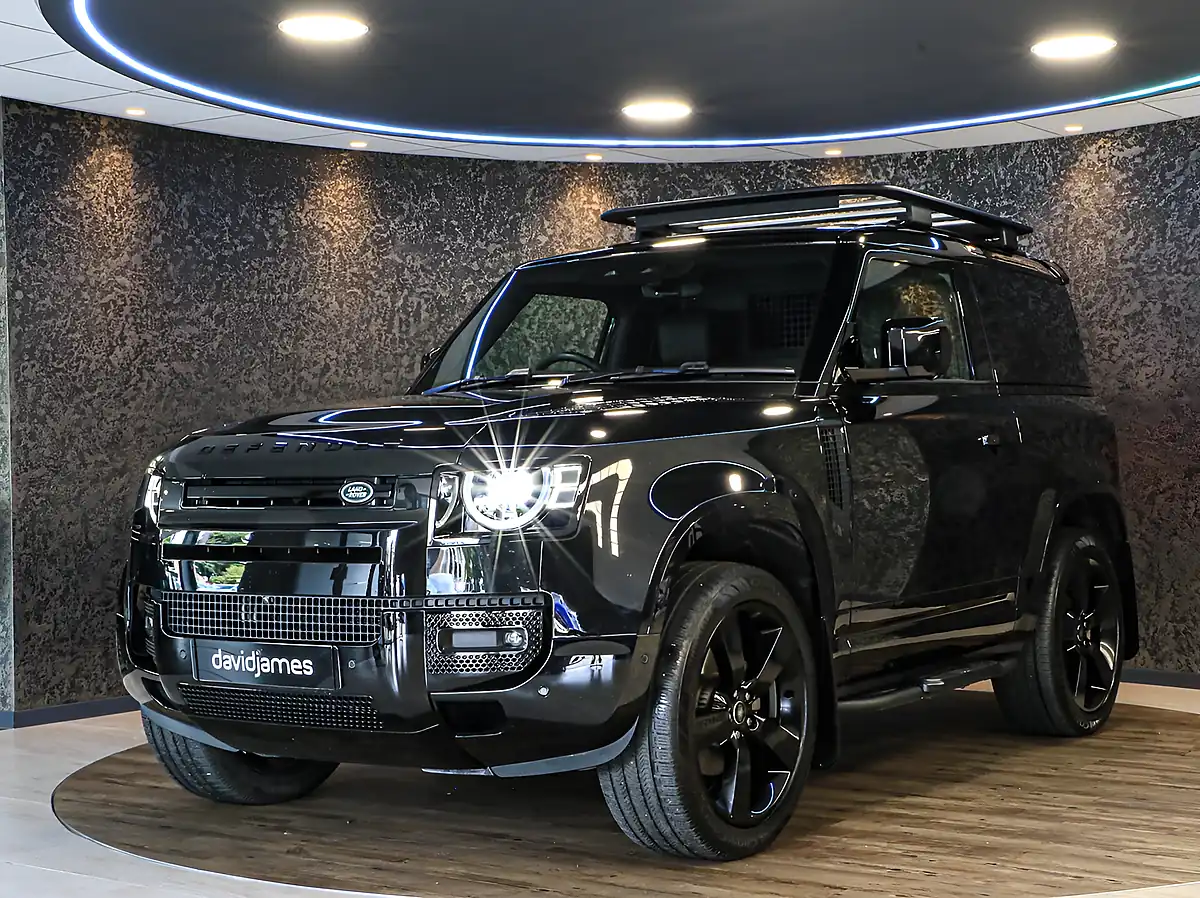 Used 2025 Land Rover Defender 90 X-Dynamic Hse Black - Interior and Exterior details 4