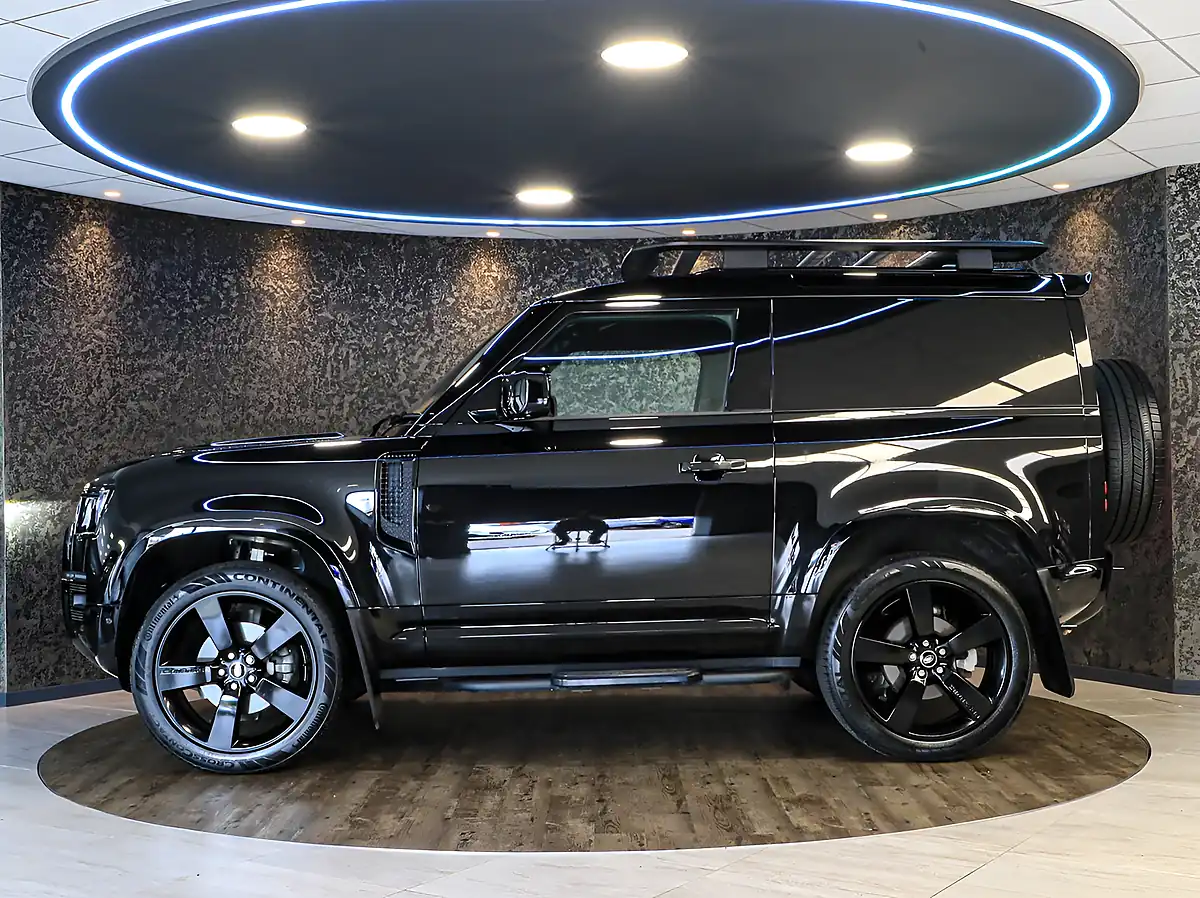 Used 2025 Land Rover Defender 90 X-Dynamic Hse Black - Interior and Exterior details 5