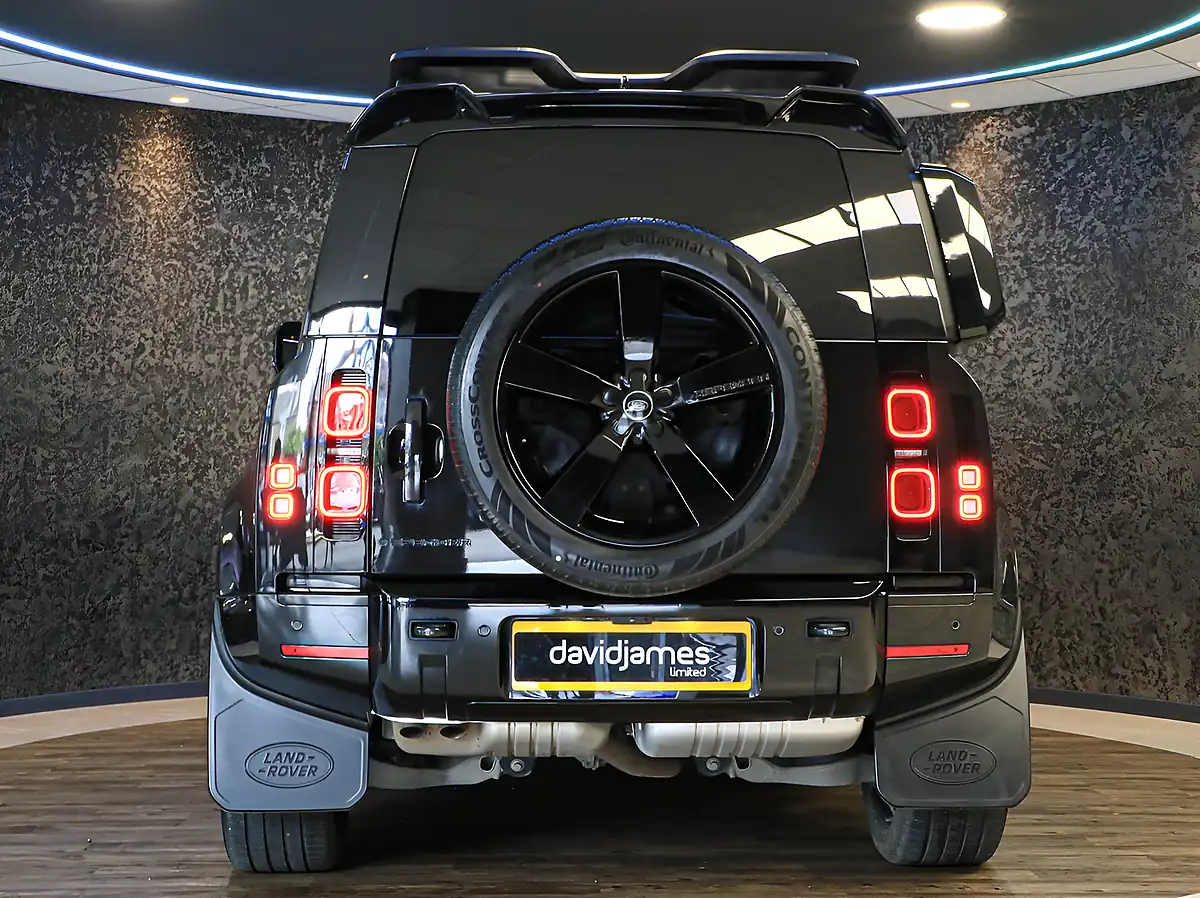 Used 2025 Land Rover Defender 90 X-Dynamic Hse Black - Interior and Exterior details 7
