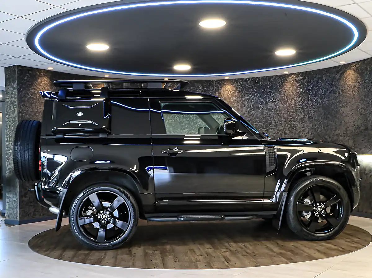 Used 2025 Land Rover Defender 90 X-Dynamic Hse Black - Interior and Exterior details 9