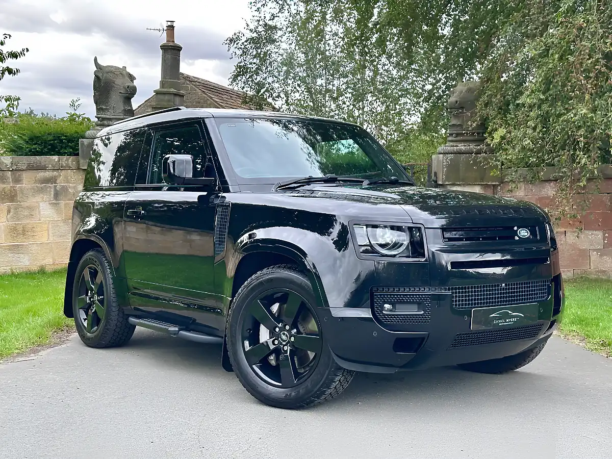 Used 2025 Land Rover Defender 90 X-Dynamic Hse Santorini Black - Front View
