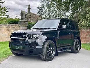 Used 2025 Land Rover Defender 90 X-Dynamic Hse Santorini Black - Interior and Exterior details 18
