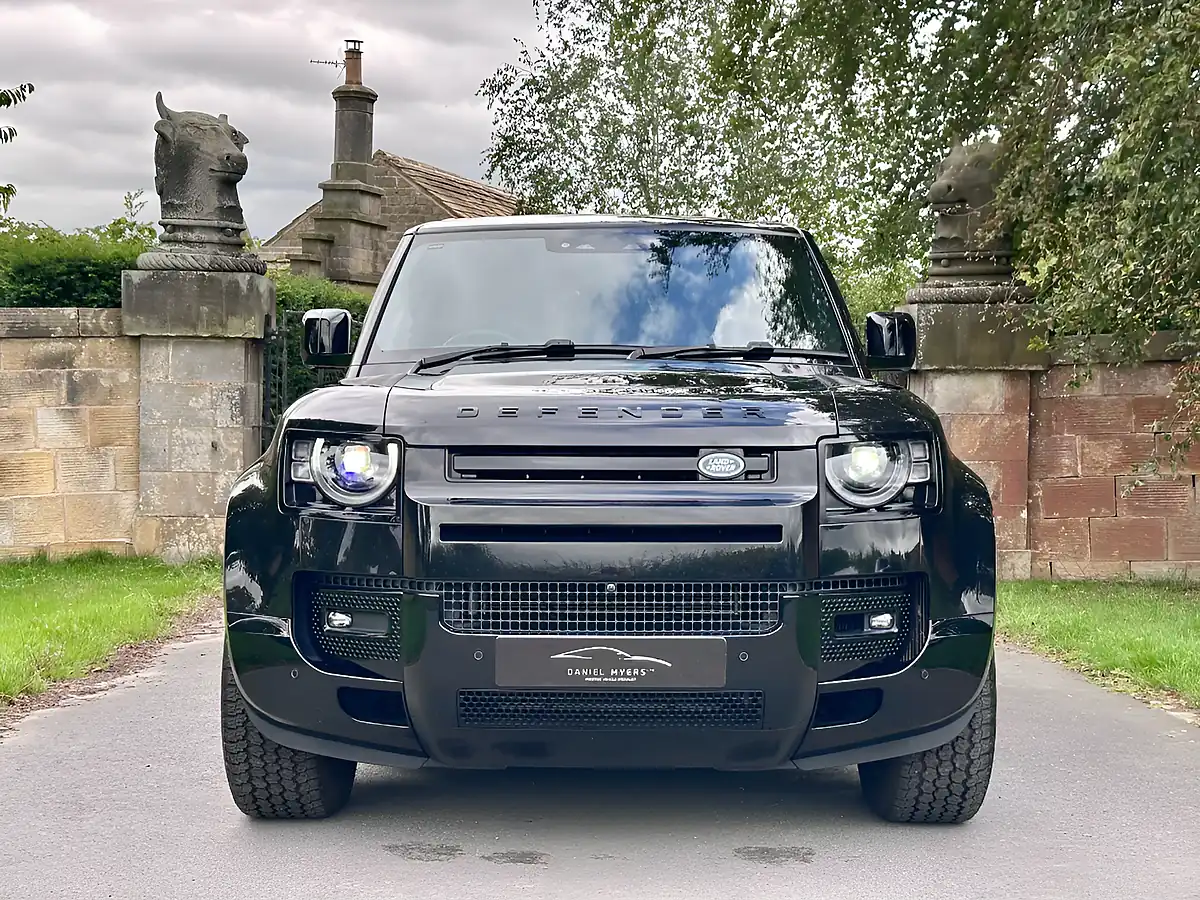 Used 2025 Land Rover Defender 90 X-Dynamic Hse Santorini Black - Interior and Exterior details 2