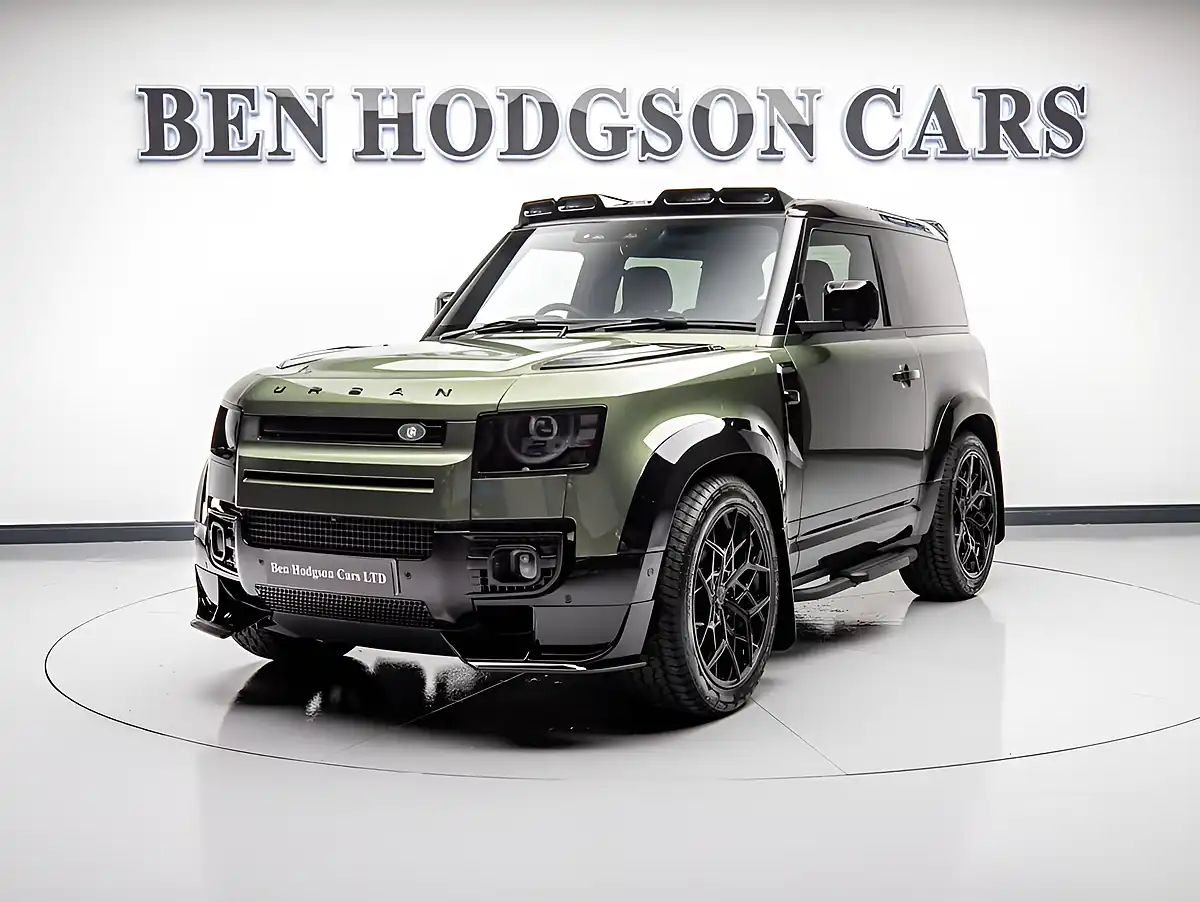 Used 2025 Land Rover Defender 90 X-Dynamic Se Green - Front View