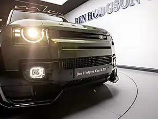Used 2025 Land Rover Defender 90 X-Dynamic Se Green - Interior and Exterior details 10